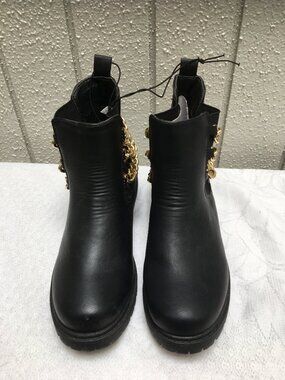 NWT Chelsea Ankle Boot with 3 gold chains  Sz 7